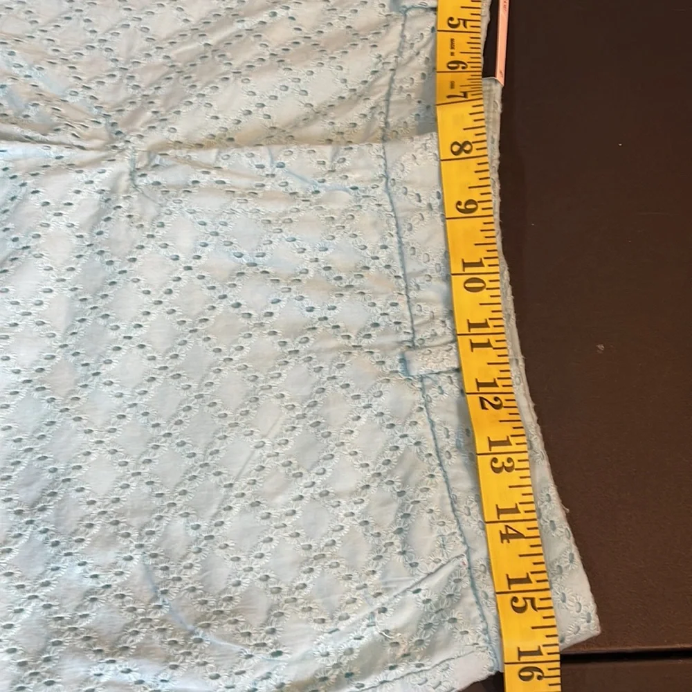 Banana Republic Turquoise eyelet,shorts, small,size 4, NWT - Picture 5 of 10